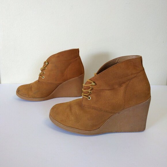 Merona Tan Faux Suede Lace-Up Wedge Ankle Boots Size 10 - Picture 1 of 6